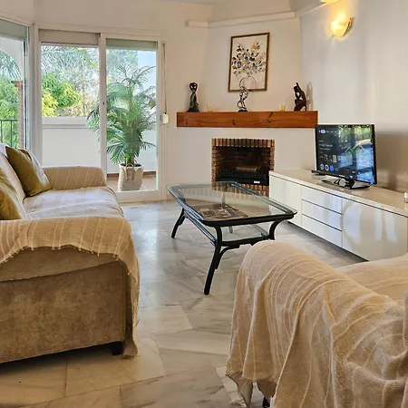 Two Bedroom Golf Side Apartment, Mijas Golf Apartamento *