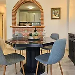 Two Bedroom Golf Side Apartment, Golf 米哈斯科斯塔