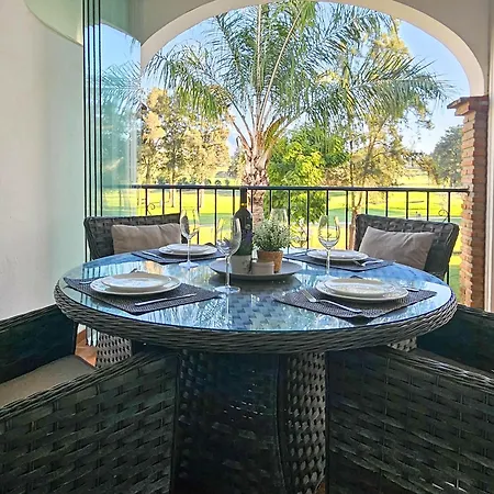 Two Bedroom Golf Side Apartment, Golf 米哈斯科斯塔